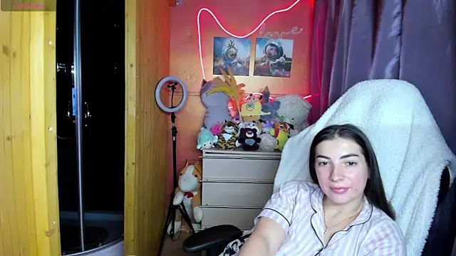 Fiery Brunette  online show from 03-31-26, 11:43