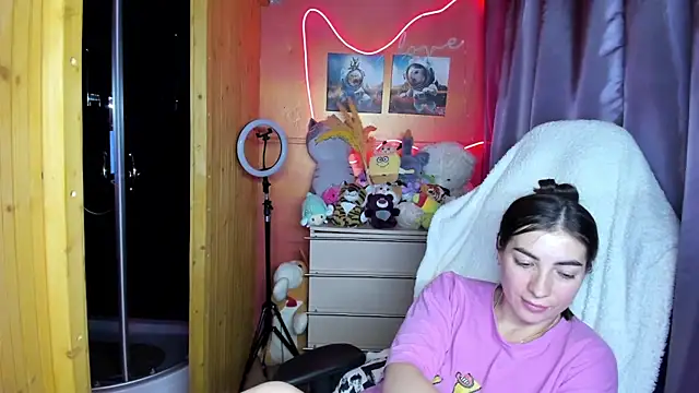 Fiery Brunette  online show from 04-09-26, 04:34