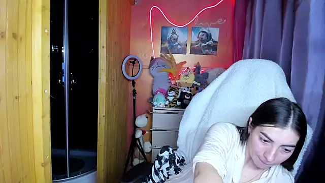 Fiery Brunette  online show from 04-24-26, 05:10