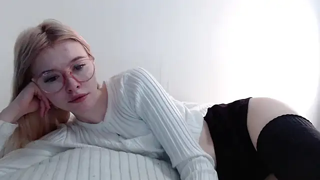 Snapshot of Sataobby chatting on 12-20-24, 01:33 Sataobby online show from 12-20-24, 01:33