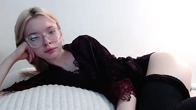 Snapshot of Sataobby chatting on 02-26-25, 04:45 Sataobby online show from 02-26-25, 04:45