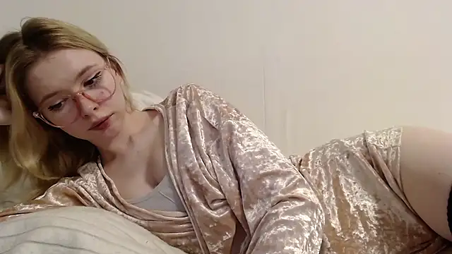 Snapshot of Sataobby chatting on 11-13-25, 12:59 Sataobby online show from 11-13-25, 12:59