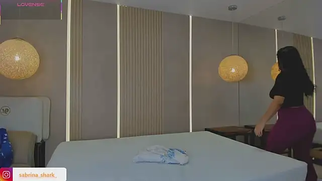 sabrina shark  online show from 09-12-25, 02:00