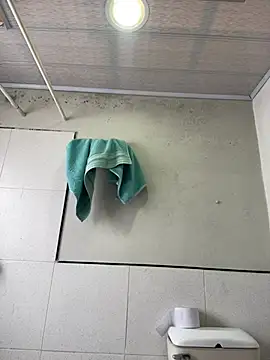 hannahb-e online show from 01-24-25, 06:04