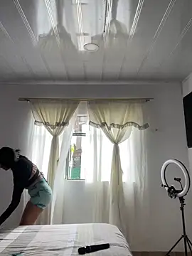 hannahb-e online show from 09-11-25, 03:12