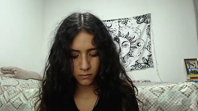 Snapshot of AlinaWoolf_ chatting on 12-25-24, 04:33 AlinaWoolf  online show from 12-25-24, 04:33