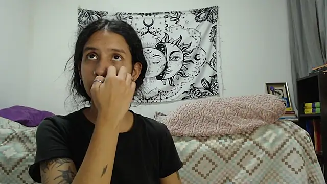 Snapshot of AlinaWoolf_ chatting on 12-27-24, 02:47 AlinaWoolf  online show from 12-27-24, 02:47