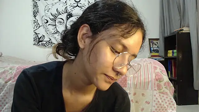 Snapshot of AlinaWoolf_ chatting on 01-31-25, 03:41 AlinaWoolf  online show from 01-31-25, 03:41