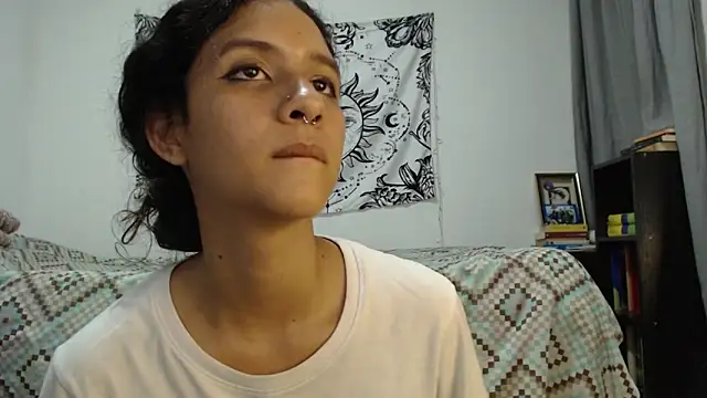 Snapshot of AlinaWoolf_ chatting on 02-07-25, 01:58 AlinaWoolf  online show from 02-07-25, 01:58