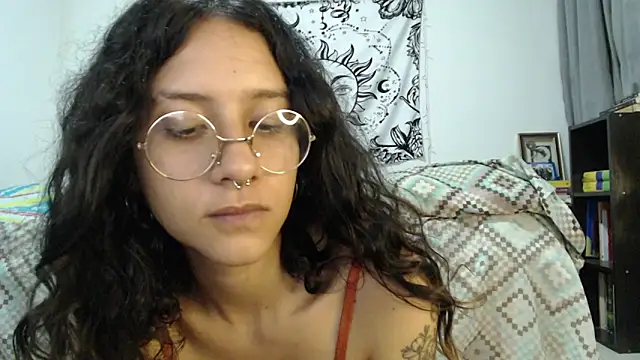 Snapshot of AlinaWoolf_ chatting on 03-08-25, 07:49 AlinaWoolf  online show from 03-08-25, 07:49