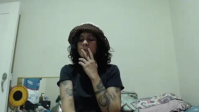 AlinaWoolf  online show from 05-18-26, 02:07