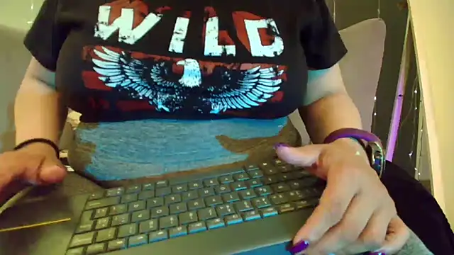 Snapshot of Sammy_owens_ chatting on 02-02-25, 06:42 Sammy owens online show from 02-02-25, 06:42