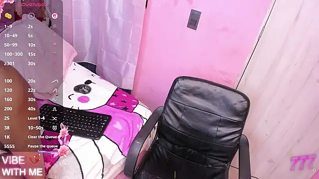 Snapshot of shenielxx chatting on 06-15-26, 03:31 shenielxx online show from 06-15-26, 03:31