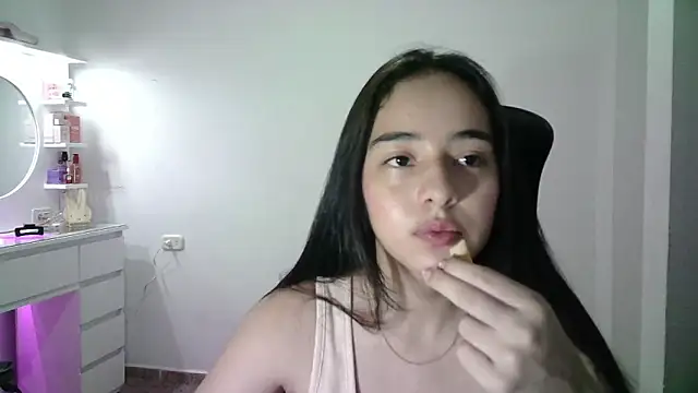 Snapshot of aineangeel chatting on 11-08-25, 12:33 aineangeel online show from 11-08-25, 12:33