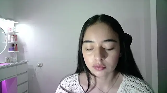 Snapshot of aineangeel chatting on 11-12-25, 01:39 aineangeel online show from 11-12-25, 01:39