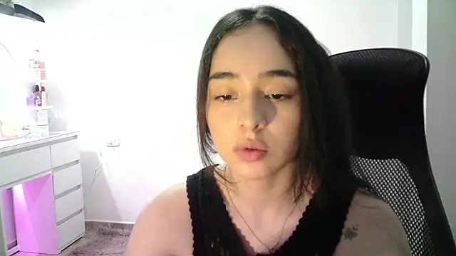 Snapshot of aineangeel chatting on 11-21-25, 12:21 aineangeel online show from 11-21-25, 12:21