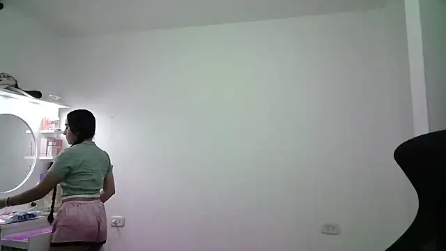 Snapshot of aineangeel chatting on 12-04-25, 11:46 aineangeel online show from 12-04-25, 11:46