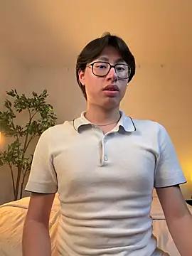 Snapshot of SrLuis18 chatting on 05-17-26, 04:32 SrLuis18 online show from 05-17-26, 04:32