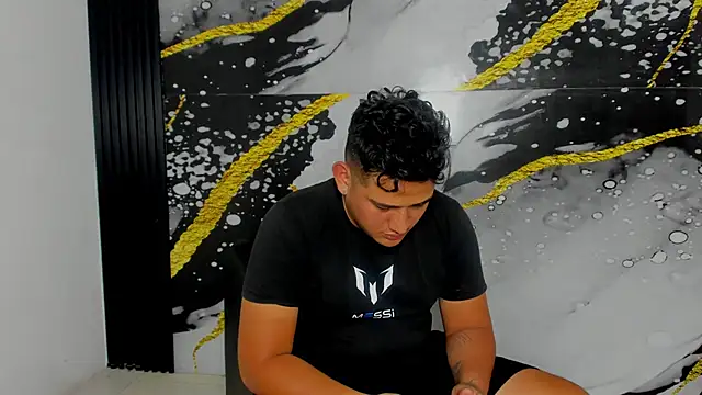 Snapshot of sweethot___ chatting on 09-22-25, 02:41 sweethot online show from 09-22-25, 02:41