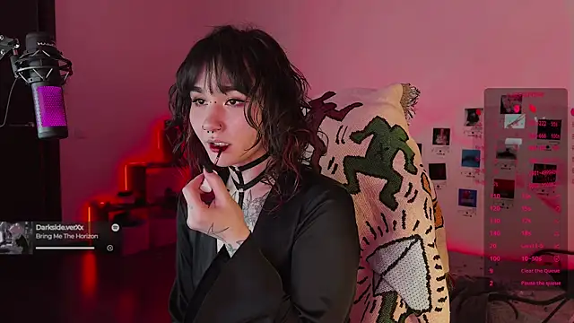 deadlysweet online show from 11-23-25, 01:05