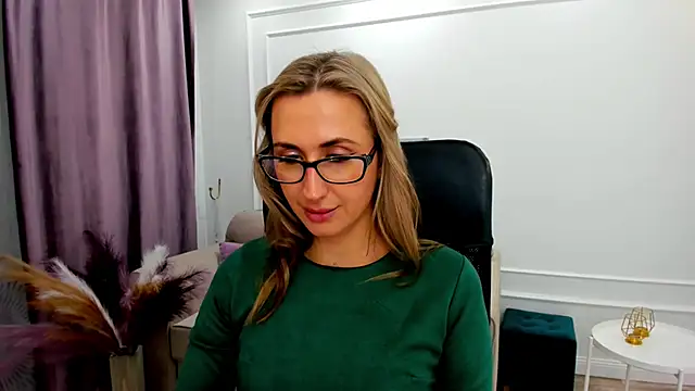 Snapshot of PassionGlow chatting on 01-28-25, 02:00 PassionGlow online show from 01-28-25, 02:00