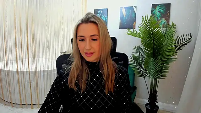 Snapshot of PassionGlow chatting on 01-30-25, 11:44 PassionGlow online show from 01-30-25, 11:44