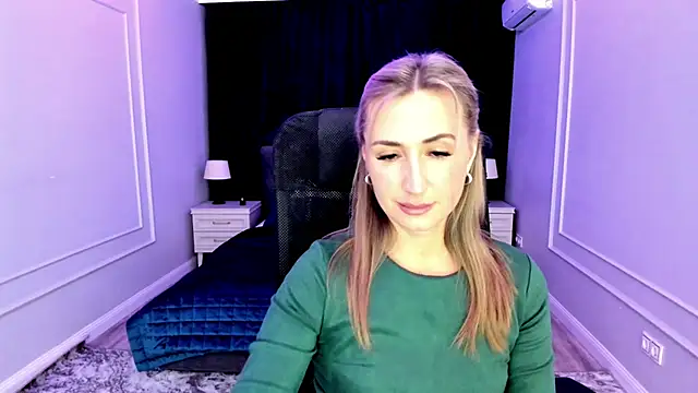 Snapshot of PassionGlow chatting on 02-02-25, 03:21 PassionGlow online show from 02-02-25, 03:21