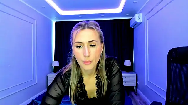 Snapshot of PassionGlow chatting on 02-02-25, 09:40 PassionGlow online show from 02-02-25, 09:40