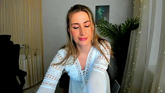 Snapshot of PassionGlow chatting on 02-25-25, 06:36 PassionGlow online show from 02-25-25, 06:36