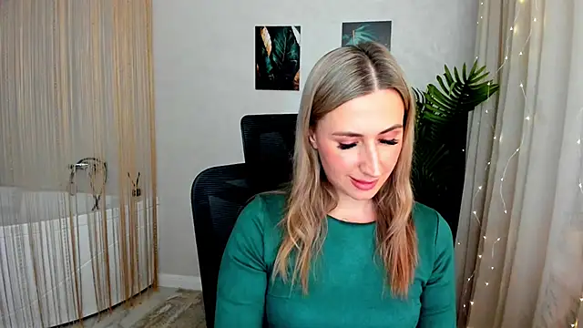 Snapshot of PassionGlow chatting on 02-28-25, 07:35 PassionGlow online show from 02-28-25, 07:35