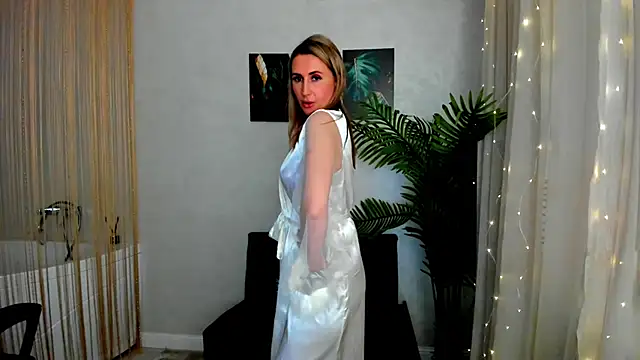 Snapshot of PassionGlow chatting on 02-28-25, 10:39 PassionGlow online show from 02-28-25, 10:39