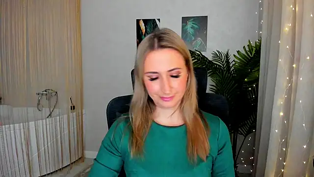 Snapshot of PassionGlow chatting on 03-05-25, 03:40 PassionGlow online show from 03-05-25, 03:40