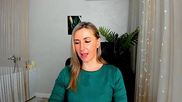 Snapshot of PassionGlow chatting on 03-17-25, 03:40 PassionGlow online show from 03-17-25, 03:40