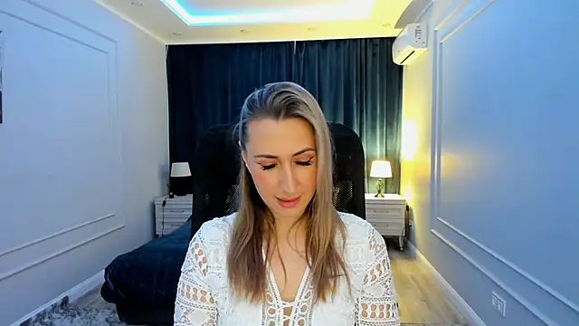 Snapshot of PassionGlow chatting on 03-18-25, 03:31 PassionGlow online show from 03-18-25, 03:31