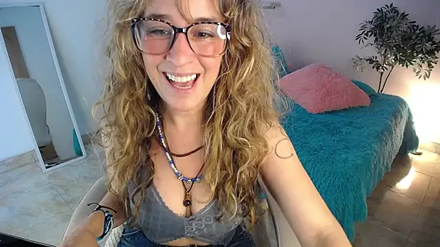 Snapshot of Paula_Paz chatting on 10-15-25, 03:12 Paula Paz online show from 10-15-25, 03:12