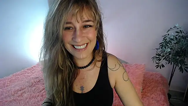 Snapshot of Paula_Paz chatting on 12-17-25, 03:07 Paula Paz online show from 12-17-25, 03:07