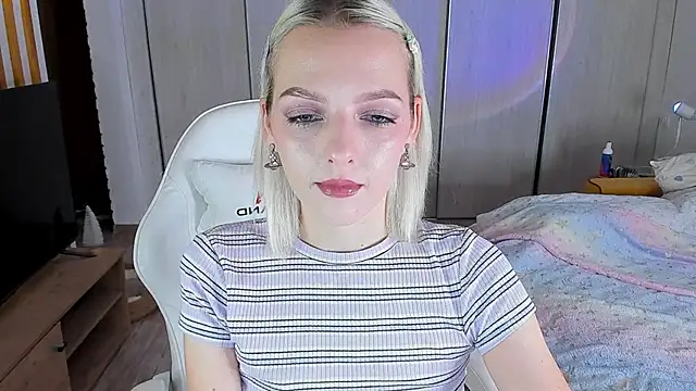 ice pixie online show from 12-21-24, 04:03