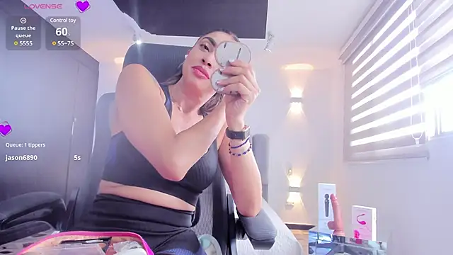 AnaRuiz online show from 02-07-25, 06:24