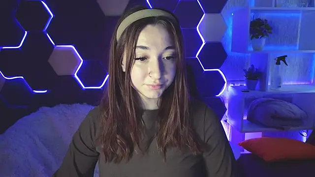 Snapshot of YasmineWest chatting on 12-20-24, 04:20 YasmineWest online show from 12-20-24, 04:20