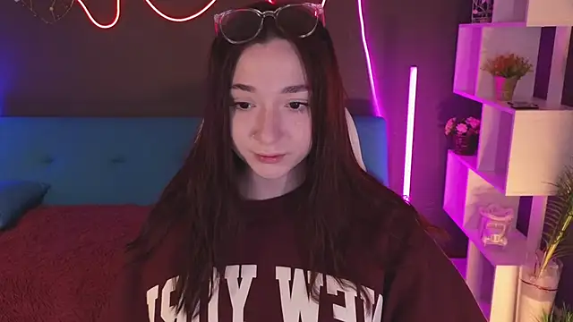 Snapshot of YasmineWest chatting on 02-25-25, 12:58 YasmineWest online show from 02-25-25, 12:58