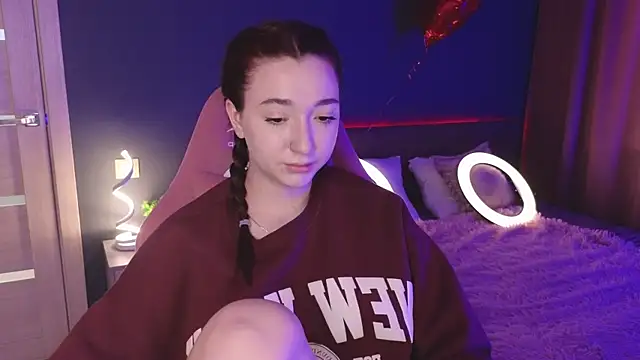 Snapshot of YasmineWest chatting on 03-05-25, 07:16 YasmineWest online show from 03-05-25, 07:16