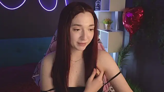 Snapshot of YasmineWest chatting on 03-06-25, 10:30 YasmineWest online show from 03-06-25, 10:30