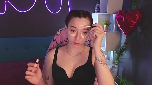 Snapshot of YasmineWest chatting on 03-07-25, 12:37 YasmineWest online show from 03-07-25, 12:37