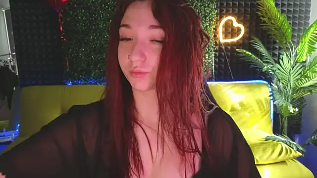 Snapshot of YasmineWest chatting on 03-22-25, 07:25 YasmineWest online show from 03-22-25, 07:25