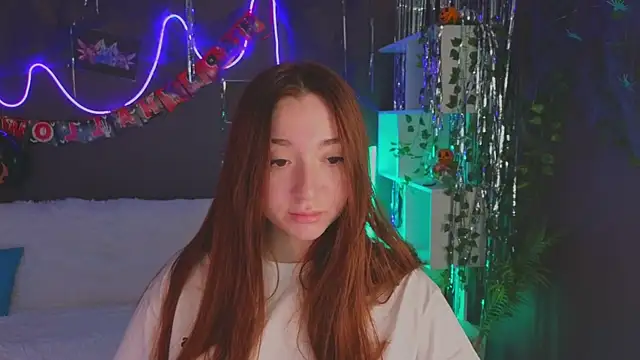 Snapshot of YasmineWest chatting on 10-21-25, 01:39 YasmineWest online show from 10-21-25, 01:39