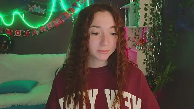 Snapshot of YasmineWest chatting on 10-31-25, 01:50 YasmineWest online show from 10-31-25, 01:50