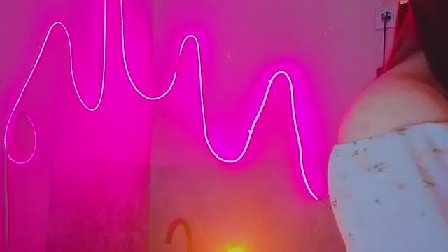 Snapshot of YasmineWest chatting on 11-19-25, 05:46 YasmineWest online show from 11-19-25, 05:46