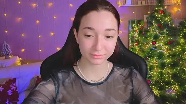 Snapshot of YasmineWest chatting on 01-10-26, 09:00 YasmineWest online show from 01-10-26, 09:00