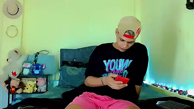 Liamscott  online show from 04-18-26, 07:58