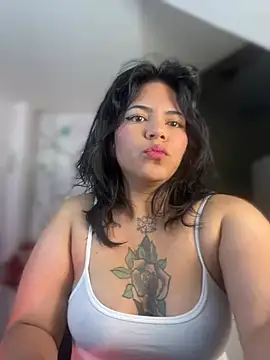 JulianaCastillo online show from 01-17-25, 04:06